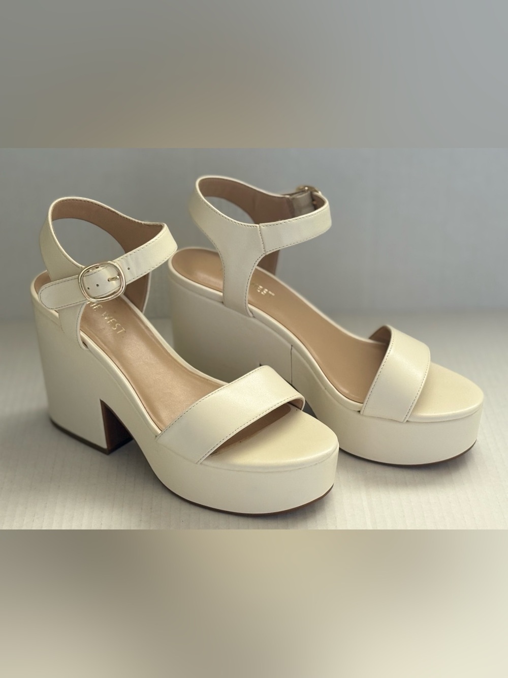 Nine West Cream Platform Sandals with Ankle Strap Chunky 4” Heels Size 8.5